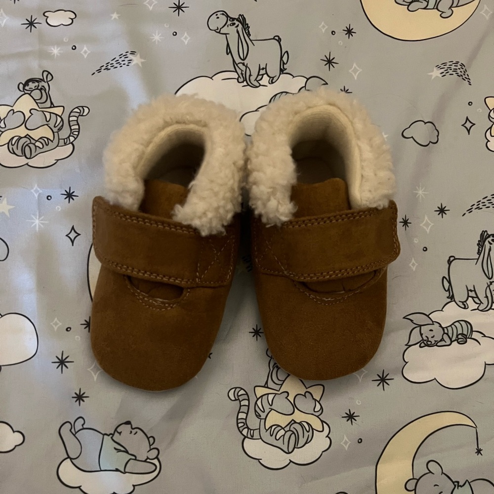 Carters 6-12mo baby moccasin booties – NWOT